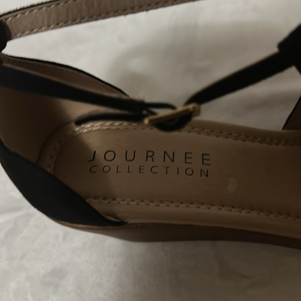 Journee Collection Women's Black Wedge Sandals - Picture 6 of 7